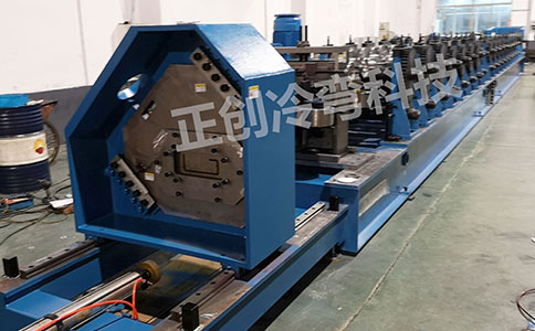 車廂板成型機(jī)的結(jié)構(gòu)與特點(diǎn)